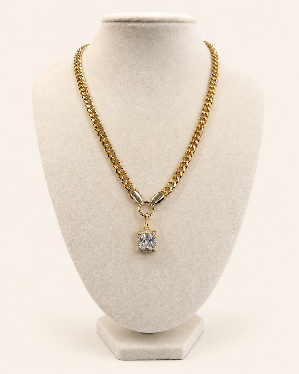 Noelle Halo Pendant Chain