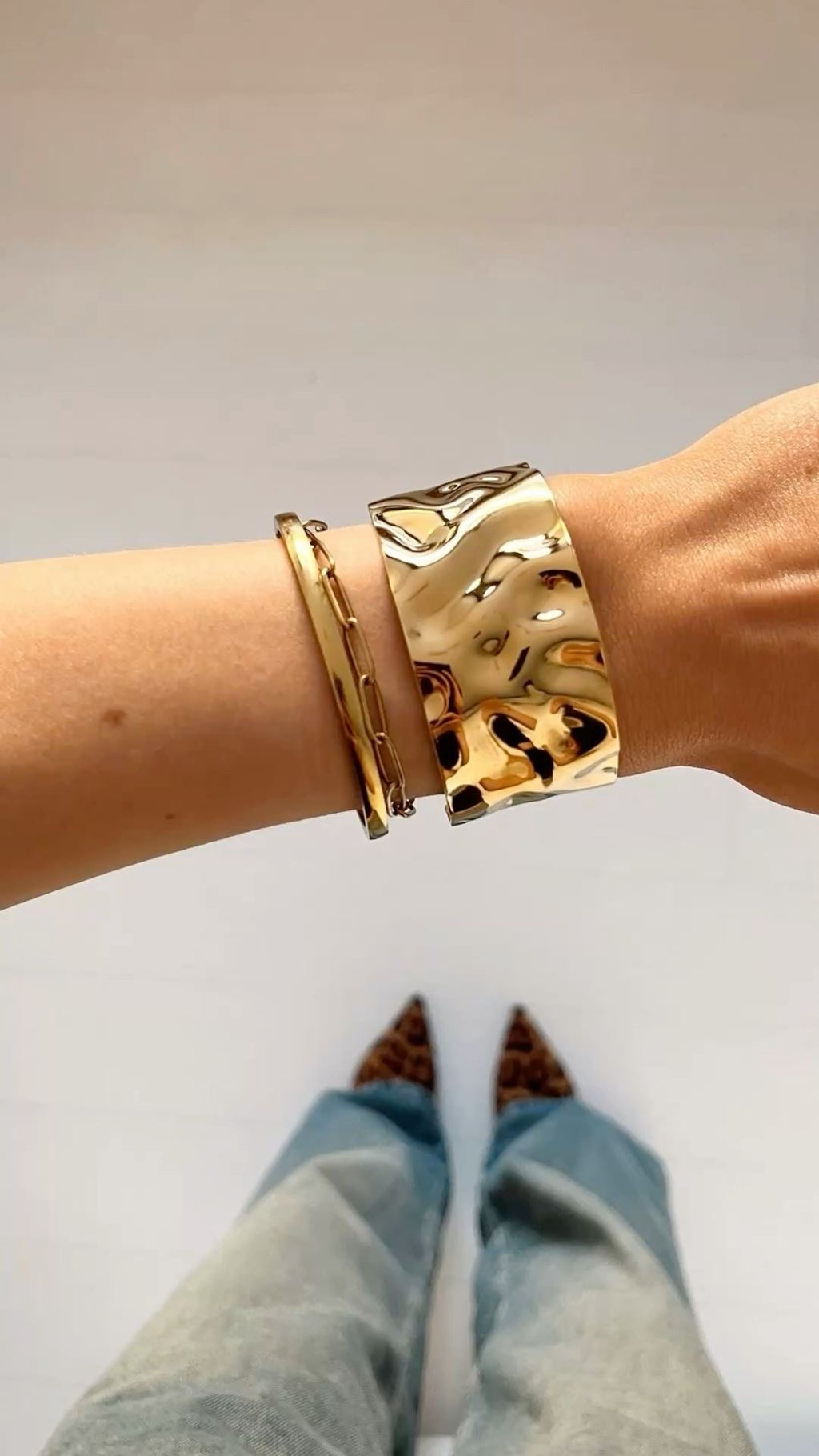 Pulsera abierta esculpida Onda