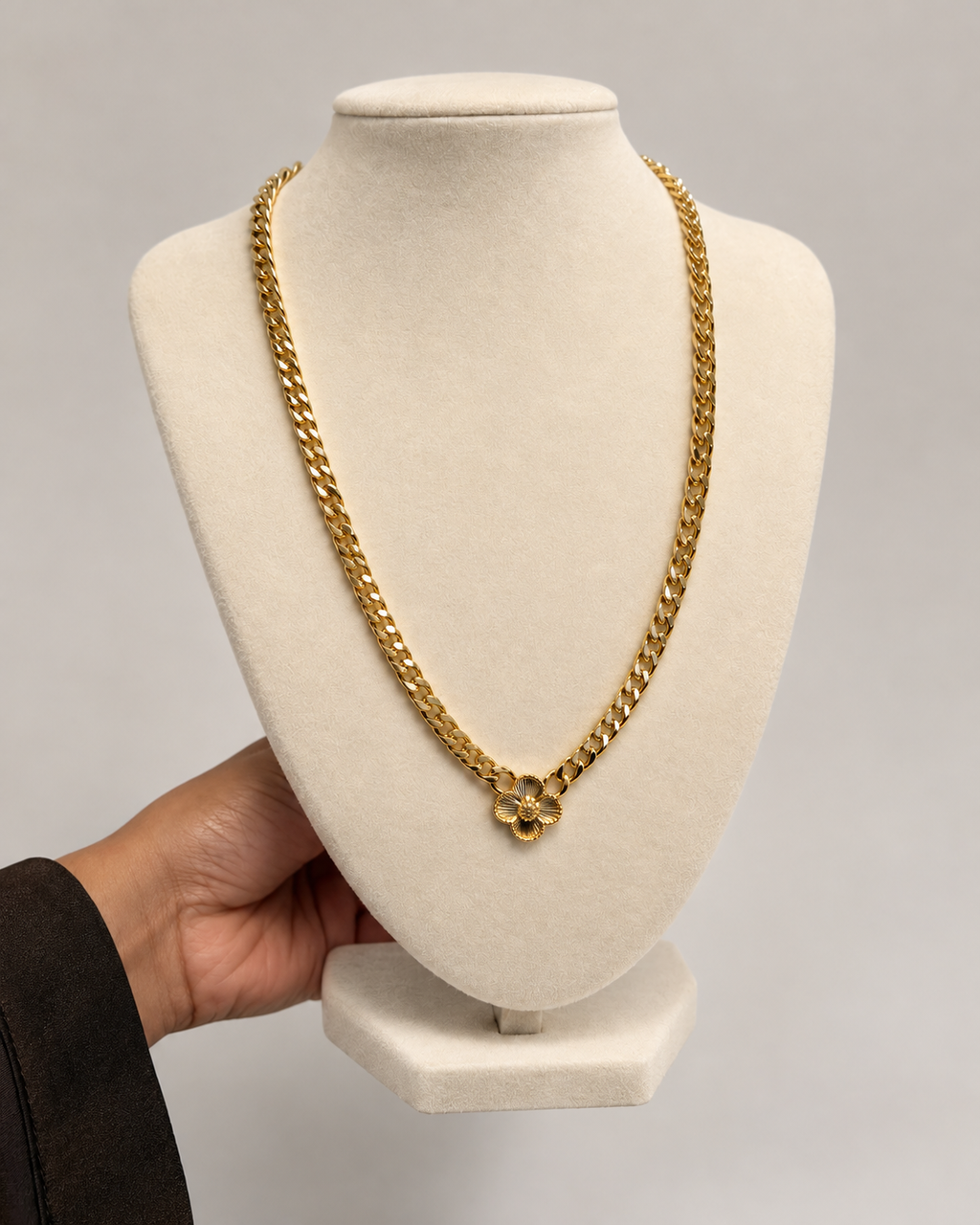 Aurelia Clover Curb Necklace