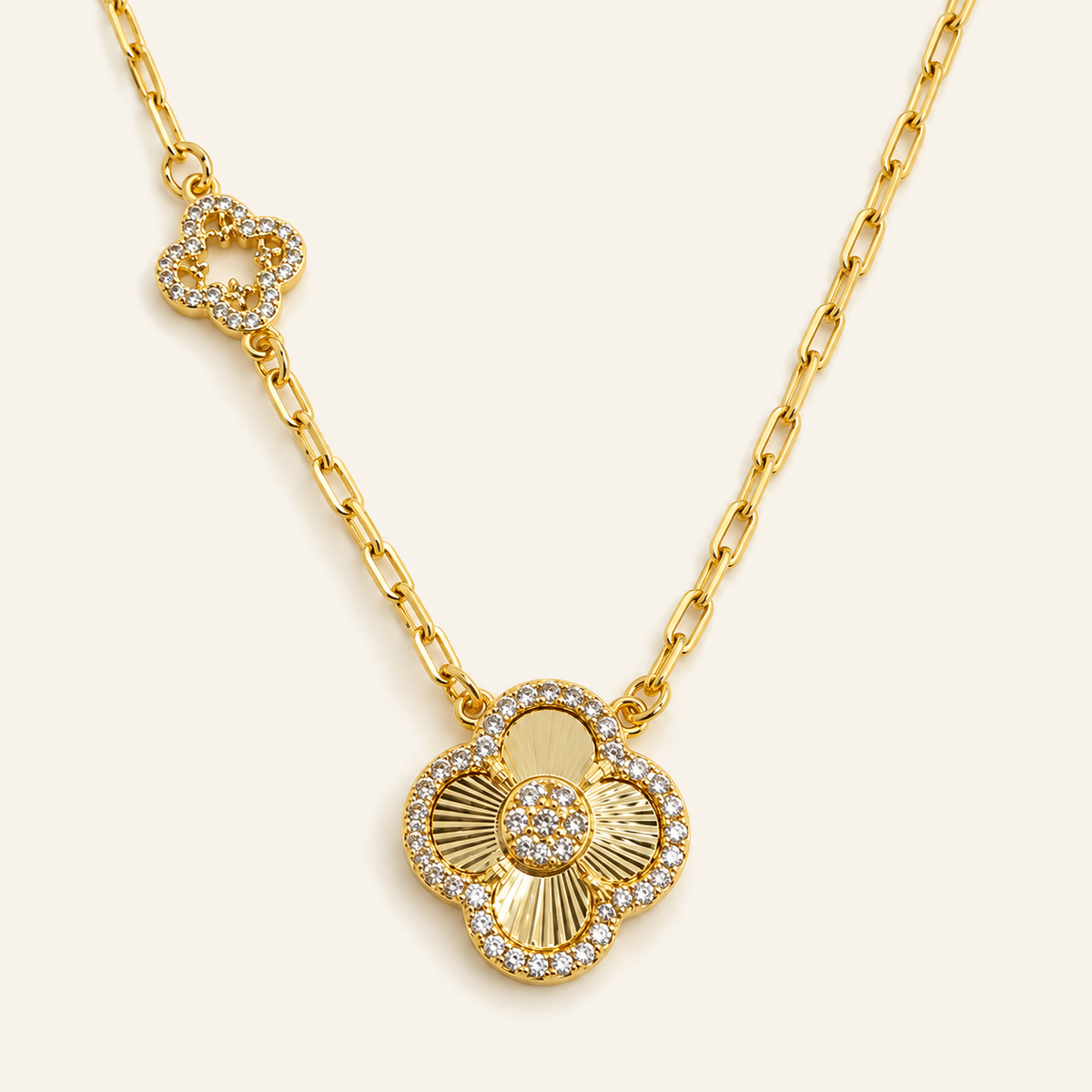 Fleur Halo Clover Pendant Necklace