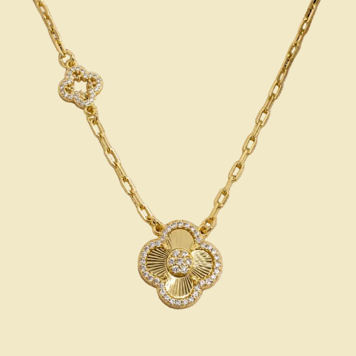 Fleur Halo Clover Pendant Necklace