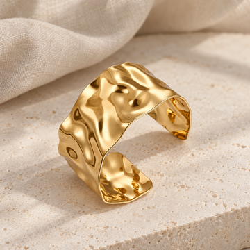 Onda Sculpted Cuff Bangle